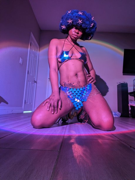 Naakte gelekte OnlyFans-foto van Dawn