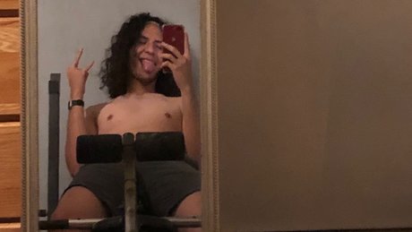 Naakte gelekte OnlyFans-foto van Edgar Espinosa