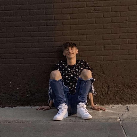 Naakte gelekte OnlyFans-foto van Tristan Selland