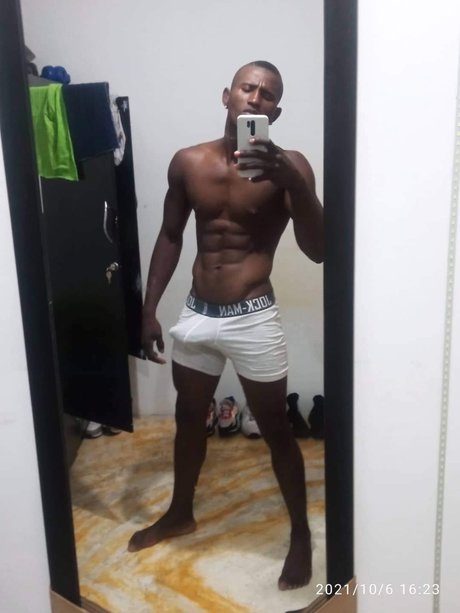 Naakte gelekte OnlyFans-foto van Daniel