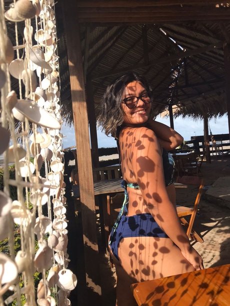 Naakte gelekte OnlyFans-foto van Anne Caroline