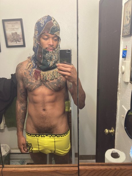 Naakte gelekte OnlyFans-foto van Poochyy