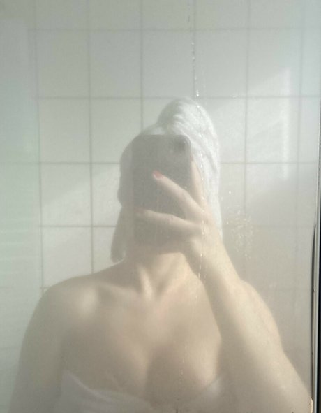 Naakte gelekte OnlyFans-foto van Diana Clark