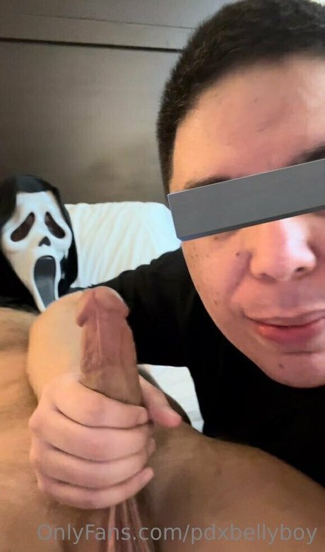 Naakte gelekte OnlyFans-foto van Pdxbellyboy