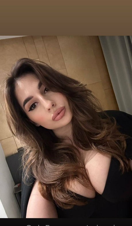 Naakte gelekte OnlyFans-foto van Miavixen