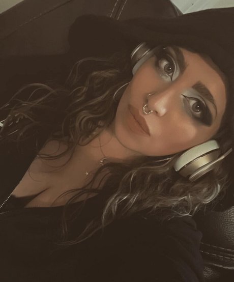 Naakte gelekte OnlyFans-foto van Danilou