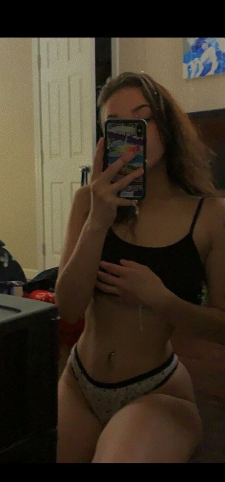 Naakte gelekte OnlyFans-foto van Peachesandhxney