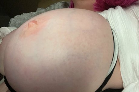 Naakte gelekte OnlyFans-foto van Leoniagold