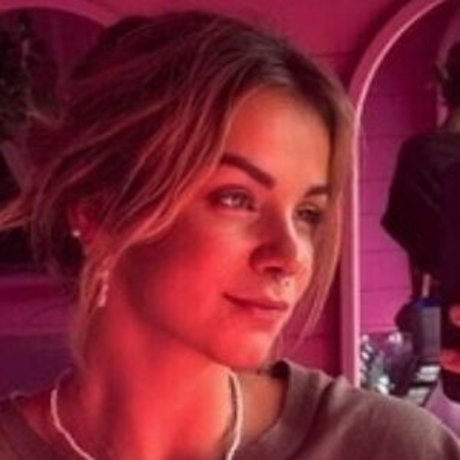 Naakte gelekte OnlyFans-foto van Lea Flavy