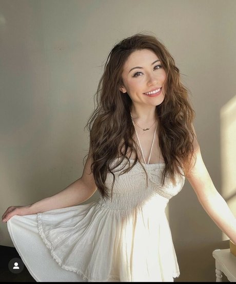 Naakte gelekte OnlyFans-foto van Sasha Emiri