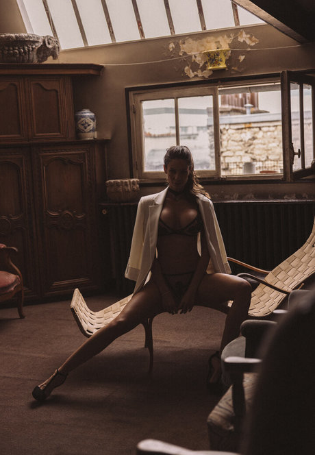 Naakte gelekte OnlyFans-foto van Budai Brigi