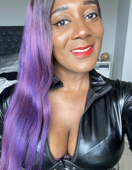 Naakte gelekte OnlyFans-foto van Mslorraineldn