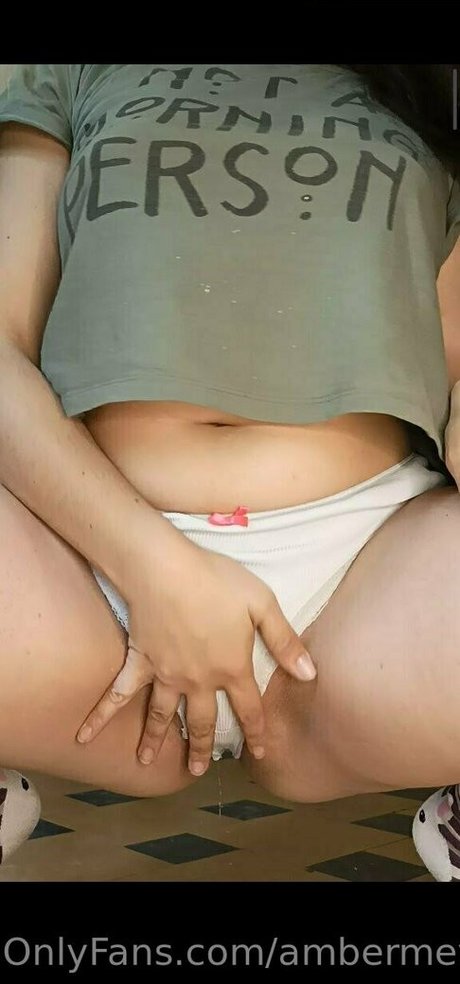 Naakte gelekte OnlyFans-foto van Ambermeyers