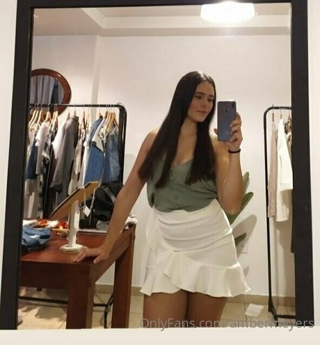 Naakte gelekte OnlyFans-foto van Ambermeyers