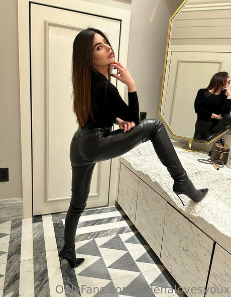 Naakte gelekte OnlyFans-foto van Helenalovesyoux