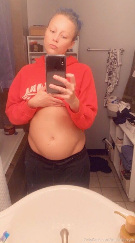 Naakte gelekte OnlyFans-foto van Misscherryfit