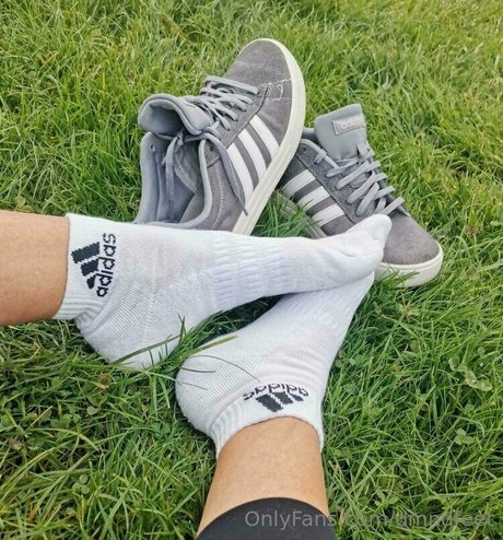 Naakte gelekte OnlyFans-foto van Dmndfeet