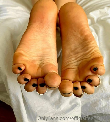 Naakte gelekte OnlyFans-foto van Officialfeetforfun