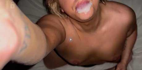 Naakte gelekte OnlyFans-foto van Naomi4free