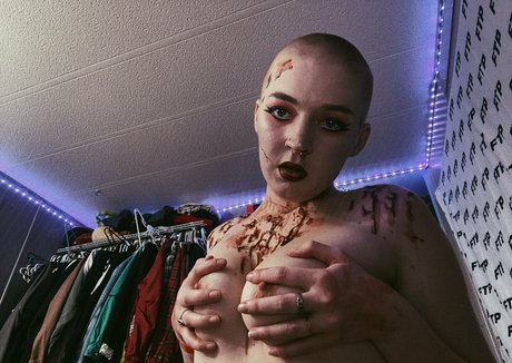 Naakte gelekte OnlyFans-foto van Slizzzzardxx