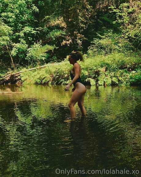 Naakte gelekte OnlyFans-foto van Lolahalexo