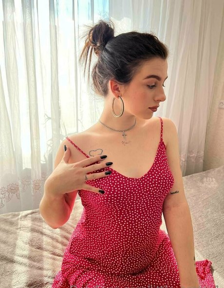 Naakte gelekte OnlyFans-foto van Littleemmy1