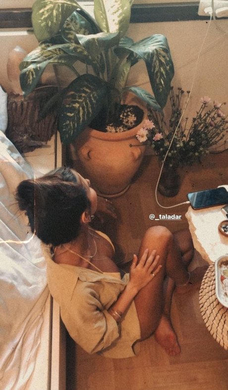 Naakte gelekte OnlyFans-foto van Tal Adar