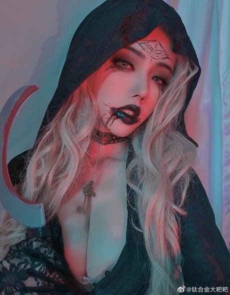Naakte gelekte OnlyFans-foto van Titi Cosplay