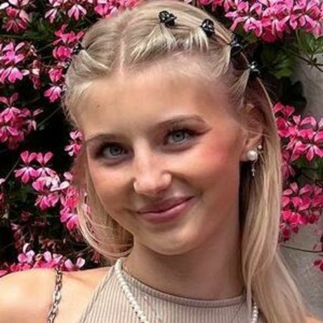 Naakte gelekte OnlyFans-foto van Elenazbt