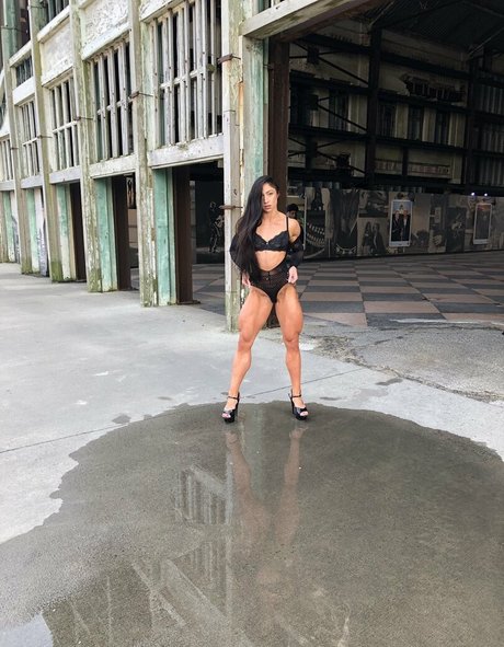 Naakte gelekte OnlyFans-foto van Nattyanddaddy