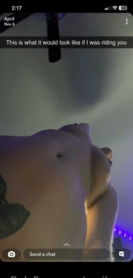 Naakte gelekte OnlyFans-foto van Aprilaura