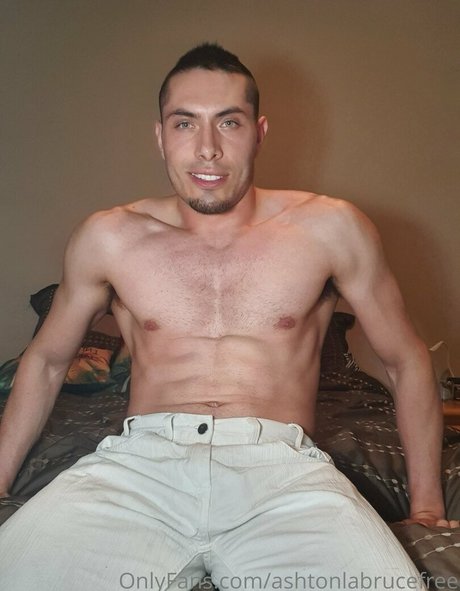 Naakte gelekte OnlyFans-foto van Ashtonlabrucefree