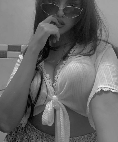 Naakte gelekte OnlyFans-foto van Mimita