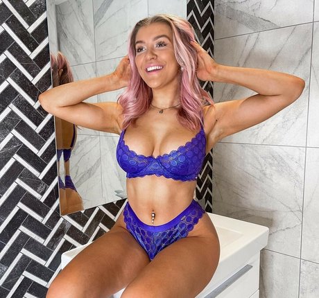 Naakte gelekte OnlyFans-foto van Molly Marsh