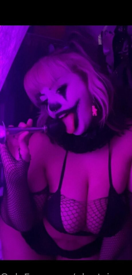 Naakte gelekte OnlyFans-foto van Plantsimpp