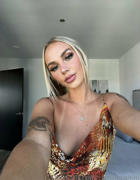 Naakte gelekte OnlyFans-foto van Camillecamm