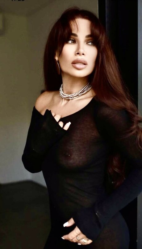 Naakte gelekte OnlyFans-foto van Aiza Dolmatova