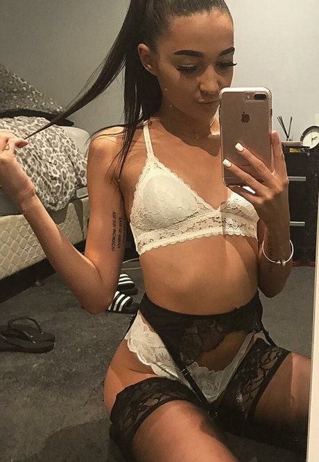 Naakte gelekte OnlyFans-foto van Lucy Goosey