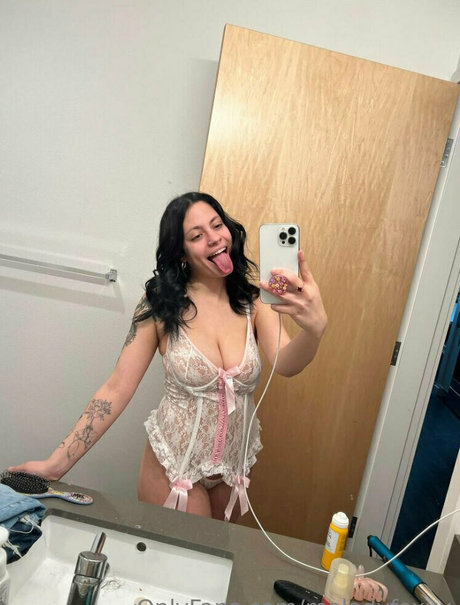 Naakte gelekte OnlyFans-foto van Melodyfoxxx