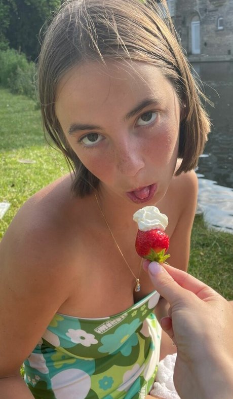 Naakte gelekte OnlyFans-foto van Amelie Manzoli