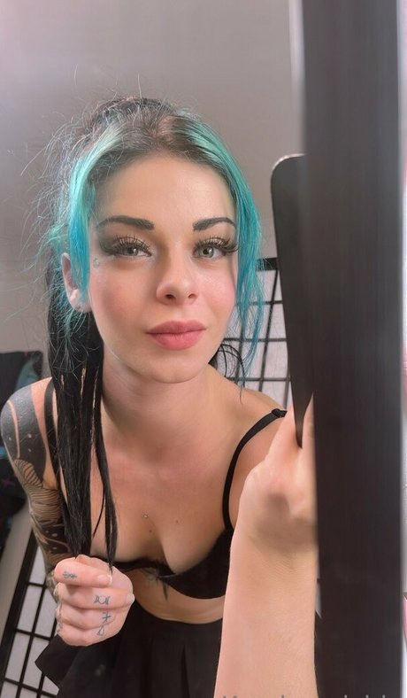 Naakte gelekte OnlyFans-foto van Kuroha