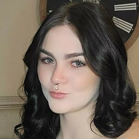 Naakte gelekte OnlyFans-foto van Xxirismaexx
