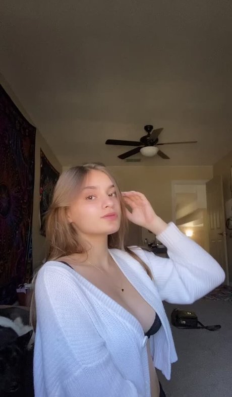 Naakte gelekte OnlyFans-foto van Taylor Brianne