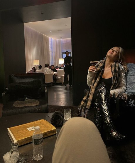 Naakte gelekte OnlyFans-foto van Nikita Sullivan