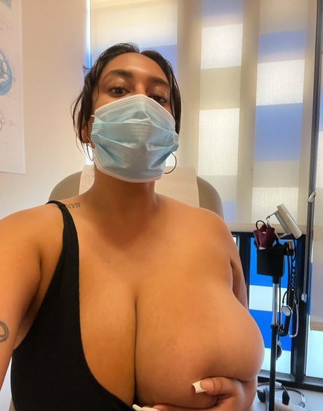 Naakte gelekte OnlyFans-foto van Roserayy