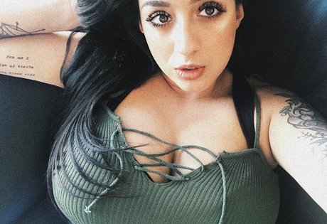 Naakte gelekte OnlyFans-foto van May Bakshi
