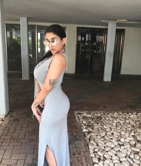 Naakte gelekte OnlyFans-foto van May Bakshi