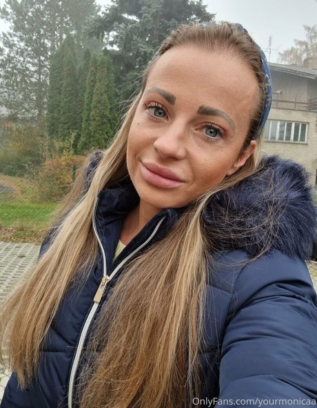 Naakte gelekte OnlyFans-foto van Yourmonicaa