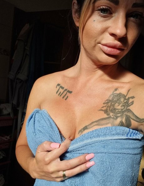Naakte gelekte OnlyFans-foto van Yourmonicaa