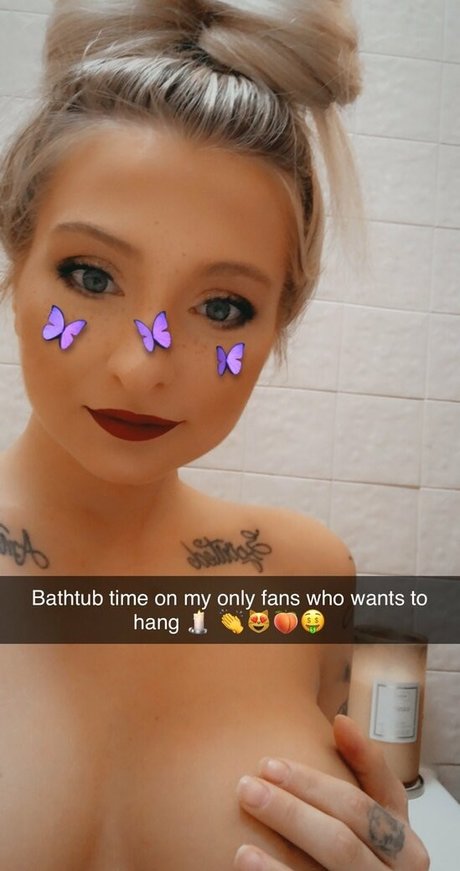 Naakte gelekte OnlyFans-foto van Sunny Bunnnie